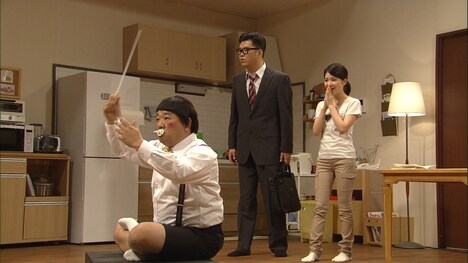 コント「3歳までに」(c)NHK