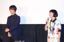 舞台挨拶に登壇した（左から）斎藤工、鳥居みゆき。