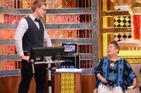 左から厚切りジェイソン、亀渕友香。 (c)日本テレビ