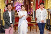 左からフットボールアワー後藤、峯岸みなみ（AKB48）、チュートリアル徳井。 (c)日本テレビ