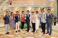 パネルクイズ アタック25「番組対抗芸能人大会」の出演者たち。(c)ABC