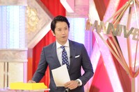 「アタック25」司会の谷原章介。(c)ABC