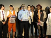 「パンキッシュガーデン ライラックブルー」のエンディングで「Big Comic Films」開催を発表したルシファー吉岡（中央）。