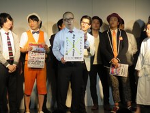 「パンキッシュガーデン ライラックブルー」のエンディングで「Big Comic Films」開催を発表したルシファー吉岡（中央）。