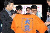 プレゼントされた大宮セブンのロゴ入り法被。