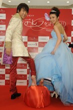 千原ジュニア（左）と田幸春菜さん（右）。