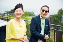 桑子真帆（NHKアナウンサー）とタモリ。(c)NHK