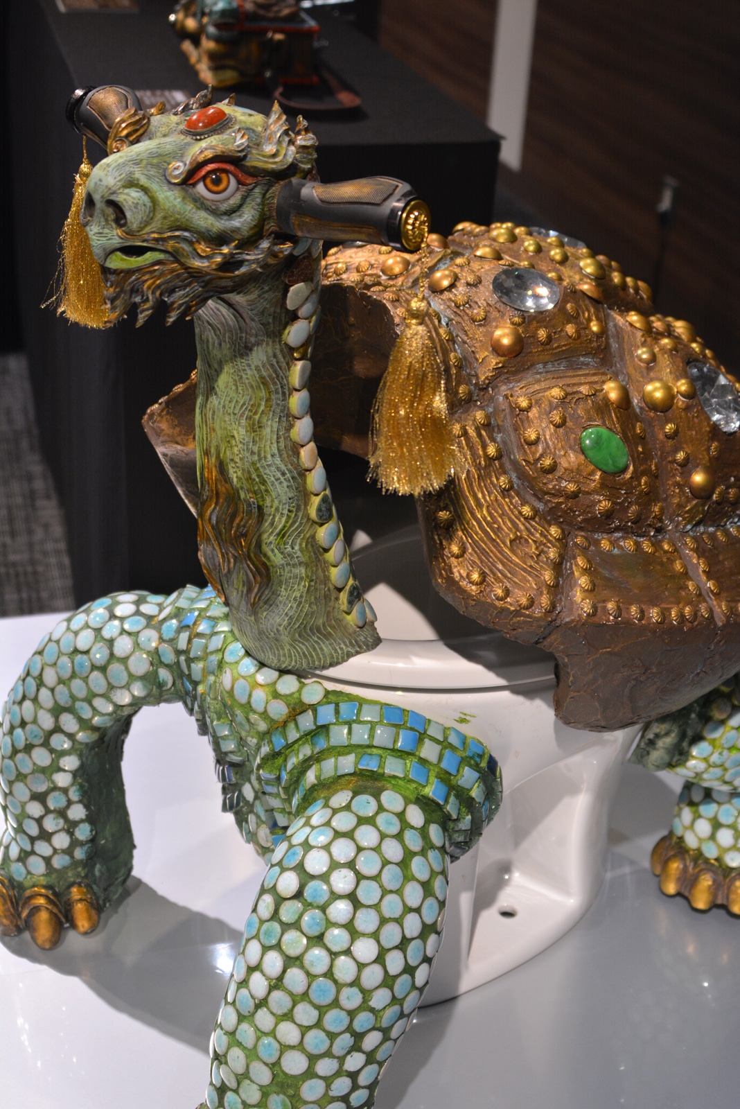 「不条理アート粘土作品展『ギリ展』」の展示作品。