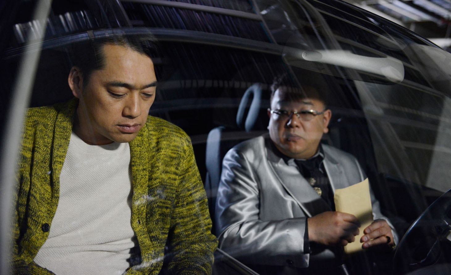 「容疑者は8人の人気芸人」のワンシーン。(c)2015 フジテレビ