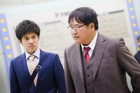 「容疑者は8人の人気芸人」のワンシーン。(c)2015 フジテレビ