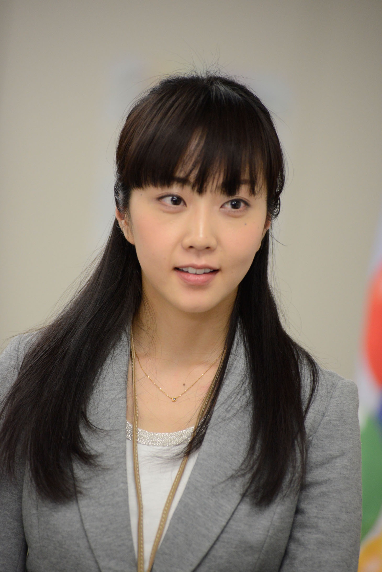 バナナマンのマネージャー役を演じた木南晴夏。(c)2015 フジテレビ