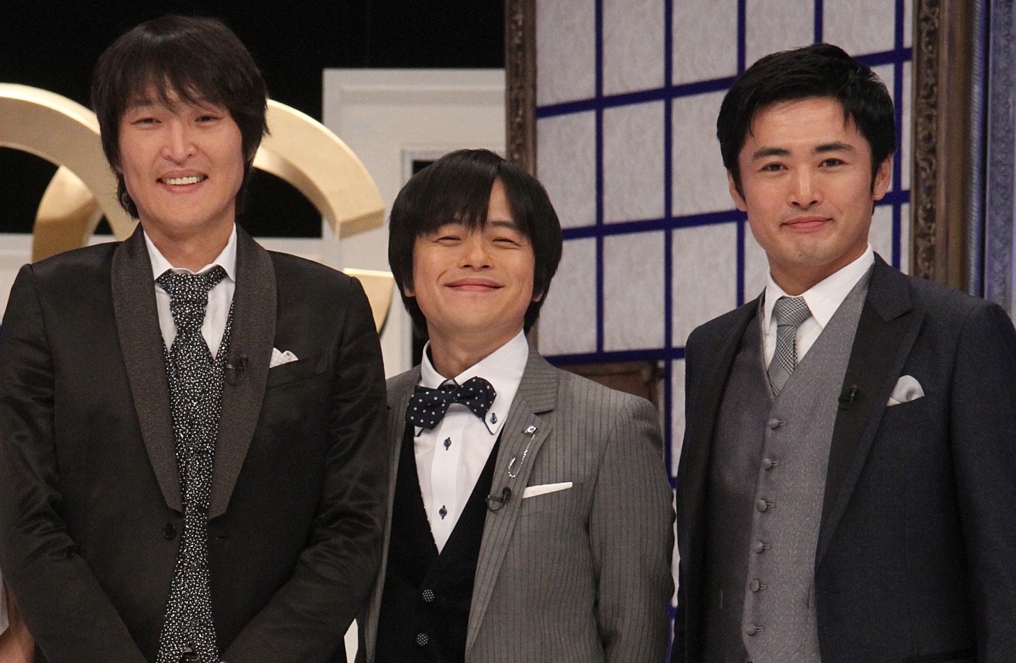 「オモクリ監督」にレギュラー監督として出演する（左から）千原ジュニア、バカリズム、劇団ひとり。(c)フジテレビ