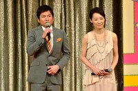 （左から）司会の徳光正行、末広響子。