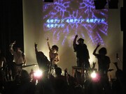 禿夢ライブの様子。