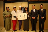 AGF「煎」×錦市場とのコラボ企画発表会見の様子。(c)吉本興業