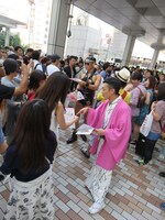 「一発屋総選挙」のPR活動の様子。