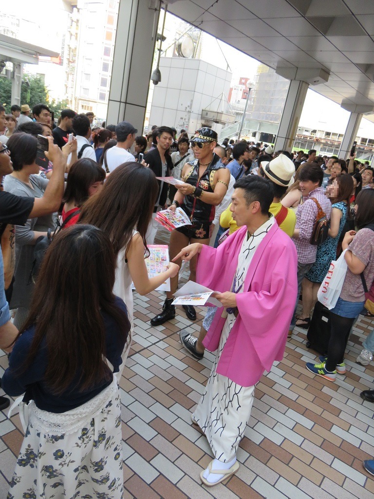 「一発屋総選挙」のPR活動の様子。