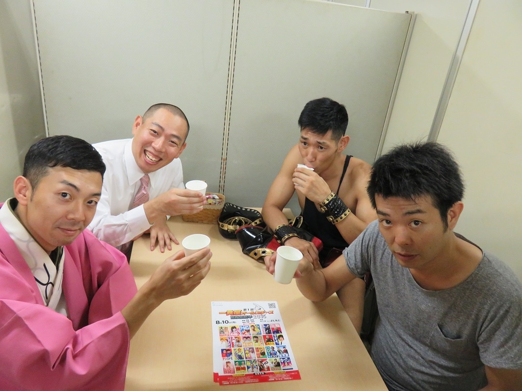 左から天津・木村、レギュラー松本、レイザーラモンHG、レギュラー西川。