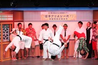 チョンダラーズとアクションシーンを繰り広げるガレッジセール・ゴリ（中央）。(c)吉本興業