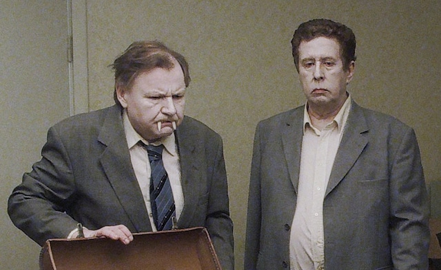 「さよなら、人類」に登場する白塗りの2人組、サムとヨナタン。(c)Roy Andersson Filmproduktion AB