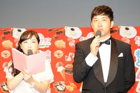 MCを務めた武内由紀子（左）とあべこうじ（右）。