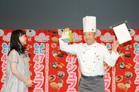 「よしもと47シュフラン2015 認定式」の様子。