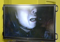 「呪い指輪の家」体験中の綾部。