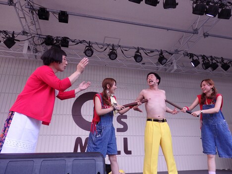 MK-twintyの2人に乳首ドリルをされる吉田裕。