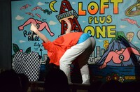 ネタ「ゴッホとピカソに捧げる曲」を披露する永野。写真は5月に開催した単独ライブより。