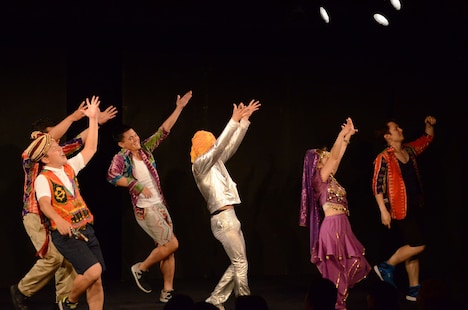 「弾丸ジャッキー＆オラキオ体操クラブ合同LIVE『チョマカレ大戦争』」の様子。