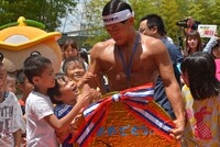 子供に大人気の春日。
