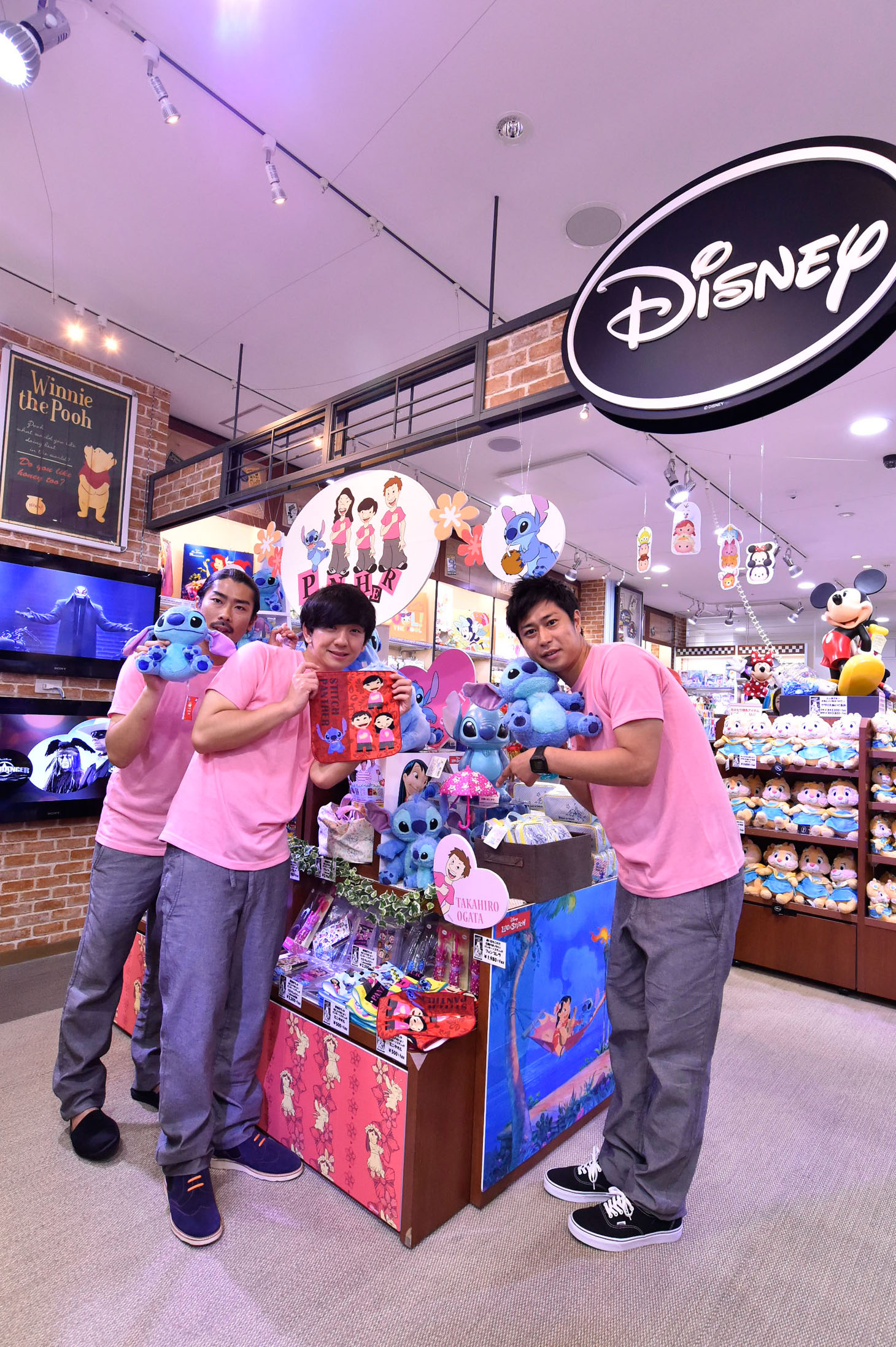 KIDDY LAND 原宿店でグッズのPRを行ったパンサー。