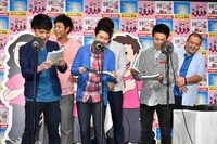 アフレコに挑戦するジューシーズ児玉、ジューシーズ松橋、ピース綾部（左から）。