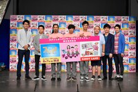 会見後のフォトセッションの様子。