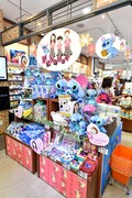 KIDDY LAND 原宿店に陳列された「スティッチ～パンサーデザインアイテム～」。