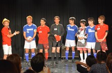 MCのタケト（左）と梅棒。