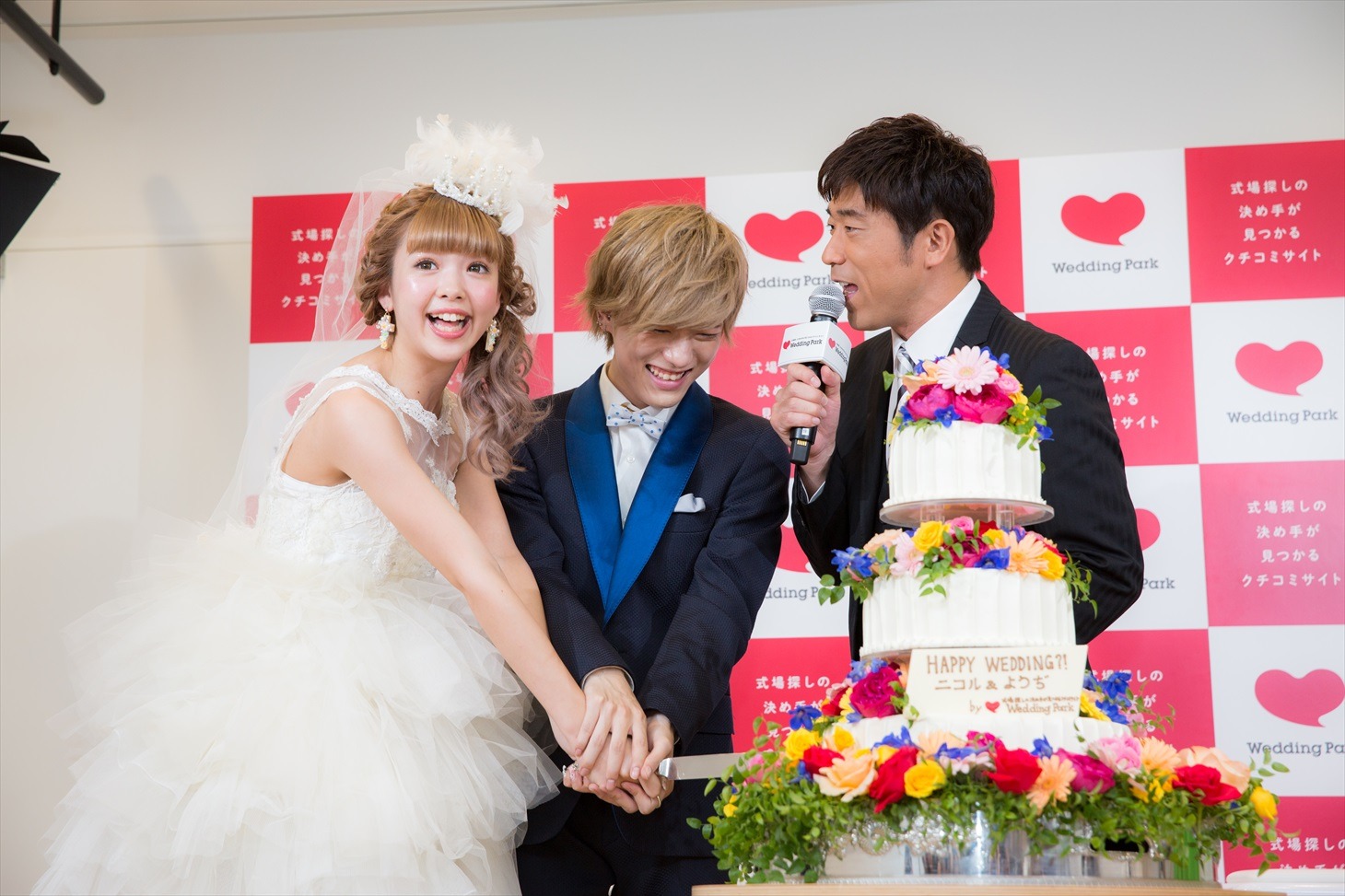 「結婚式ってはっぴっぴ♪」オンエア記念トークショーのワンシーン。