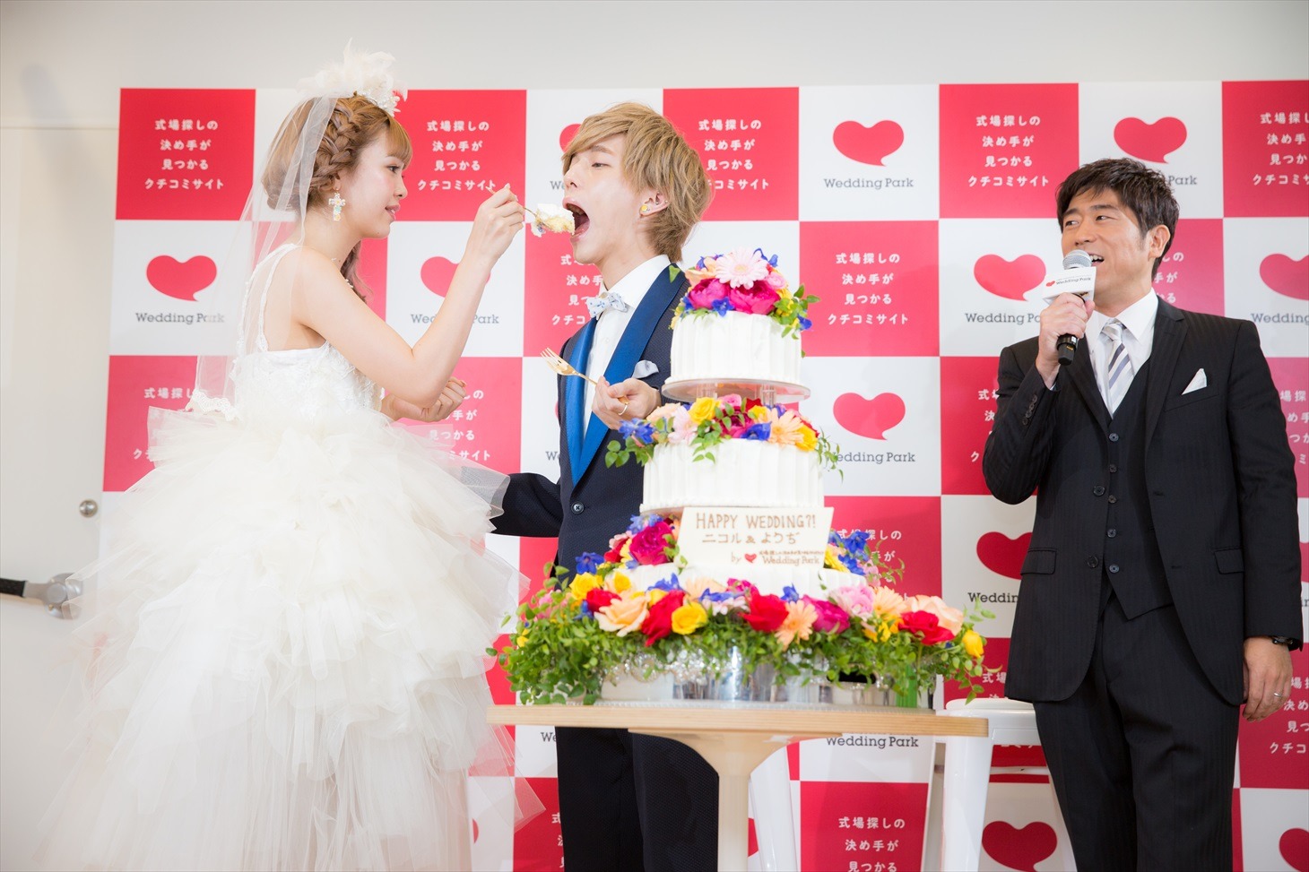 「結婚式ってはっぴっぴ♪」オンエア記念トークショーのワンシーン。