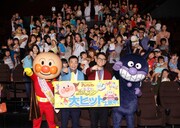 「ナイツのちょっとだけ、アンパンマン教室」を開講したナイツ（手前中央）。