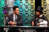 「月刊TVnavi」に登場したくりぃむしちゅー有田、バイきんぐ小峠（左から）。