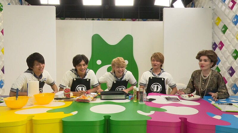 「(仮)皿っと!てれび」公開収録の様子。右端が平野ノラ。