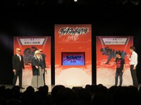 「ダイナマイト関西2015」に現れたA藤和尊（左から2人目）。