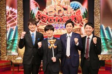 「うわっ！ダマされた大賞2015」司会の羽鳥慎一、内村光良、チュートリアル（左から）。(c)日本テレビ