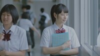 桜井日奈子（右）