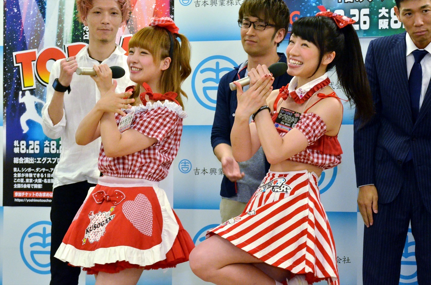 （手前左から）スルースキルズの椎名あつみ、みづきあかり。