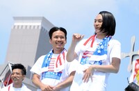 高校生の反応に驚くピスタチオ小澤（右）。