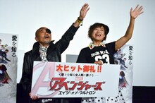 （左から）竹中直人、南海キャンディーズしずちゃん。