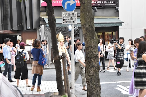 スペイン坂に現れたイカ大王。