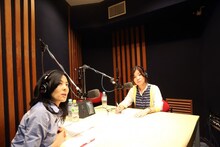 左から井森美幸、オアシズ大久保。