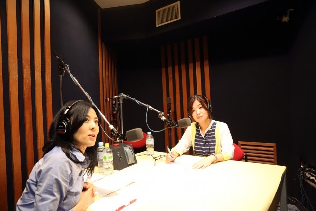 左から井森美幸、オアシズ大久保。